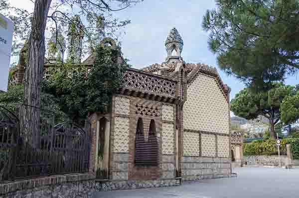 08 - Barcelona - Gaudí - Pavellons Güell - antigua casa del conserje